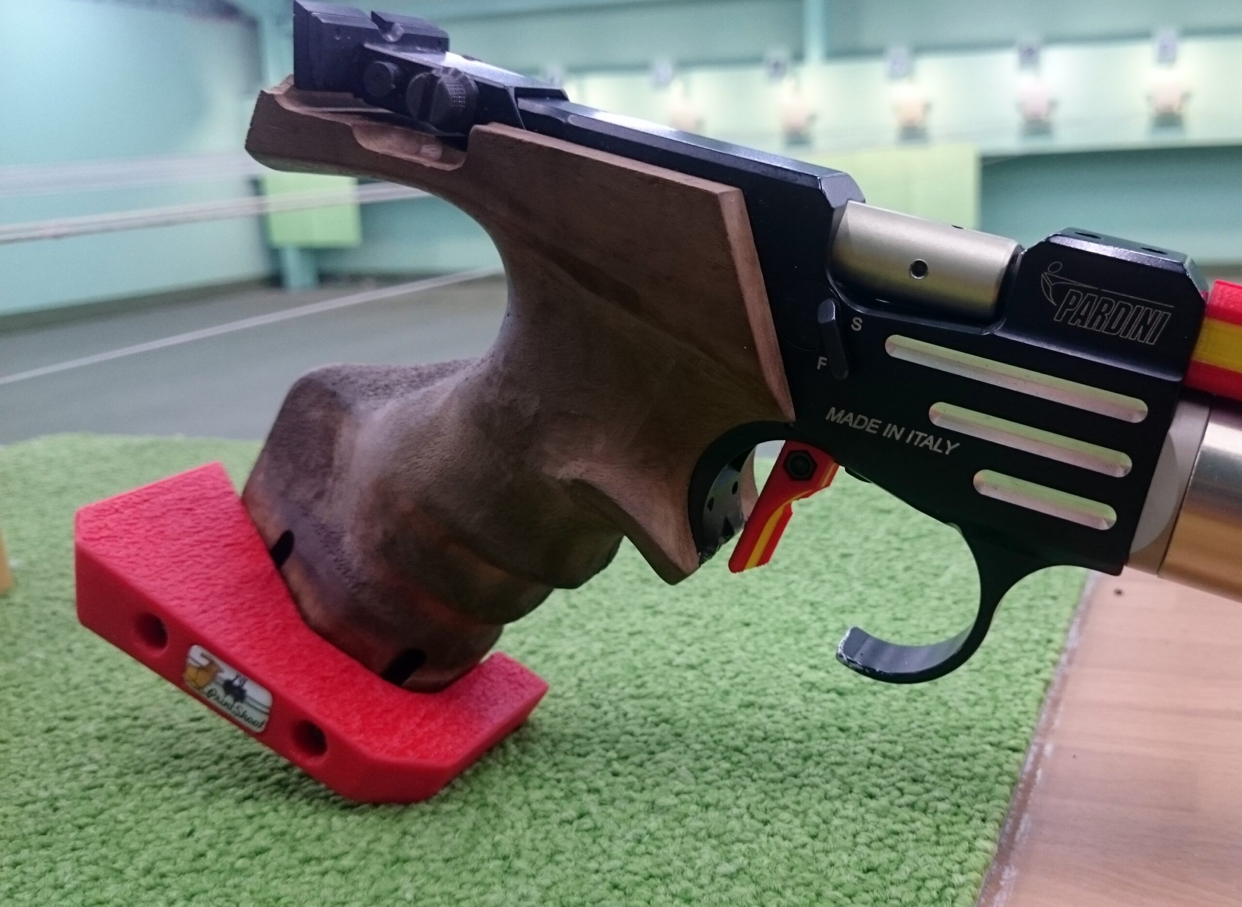 Base reguladora de empuñadura para pistola olímpica - Imagen 3